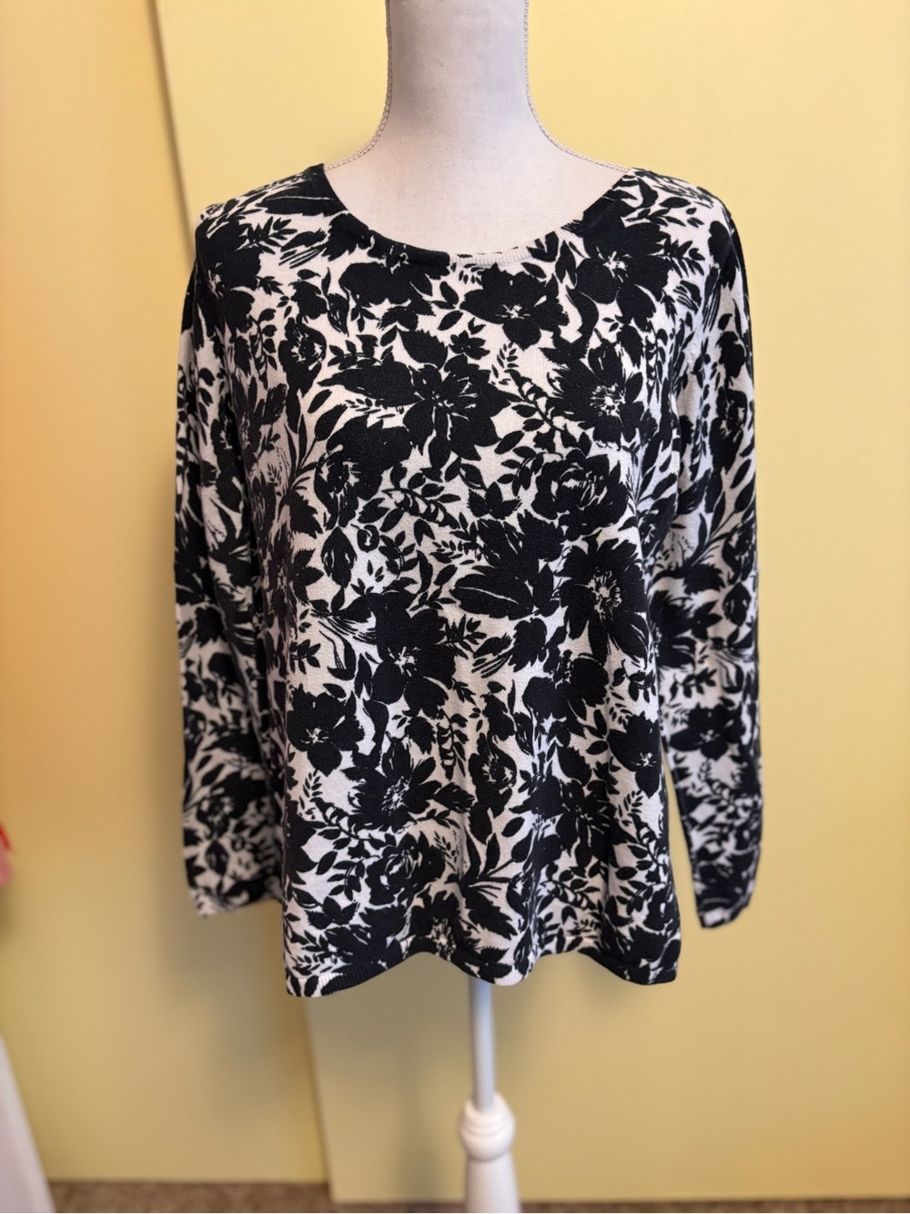 Old Navy Black and White Floral Scoop Neck Sweater